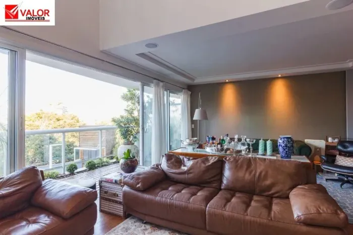 CASA EM CONDOMINIO - VENDA Casa moderna em localização cobiçada em frente ao condomínio Pi