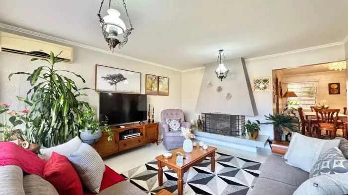 Casa à venda na Av. Domingos de Almeida, Areal - 390 m², 4 quartos (sendo 2 suítes), larei