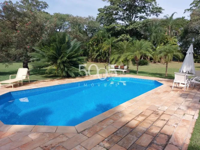 Chácara à venda no Residencial Sete Quedas com 370m² de construção e 5.000m² de terreno