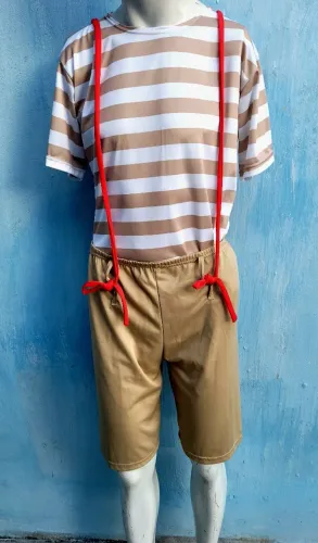 Fantasia do Chaves de adulto tamanho P nao tem o chapéu