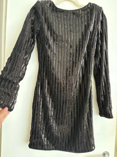 Vestido preto novo em paetê na etiqueta 