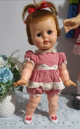 Boneca Tiny Kissy Doll , beijoquinha Americana