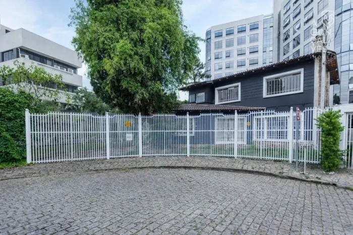 Casa comercial à venda, ampla , 10 salas, Alto da Glória, Curitiba.