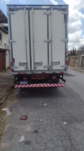 Vendo caminhão refrigerado 