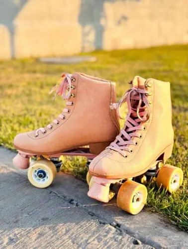 Patins Roller Rosa Retrô da marca Oxer, usado apenas 3 vezes.