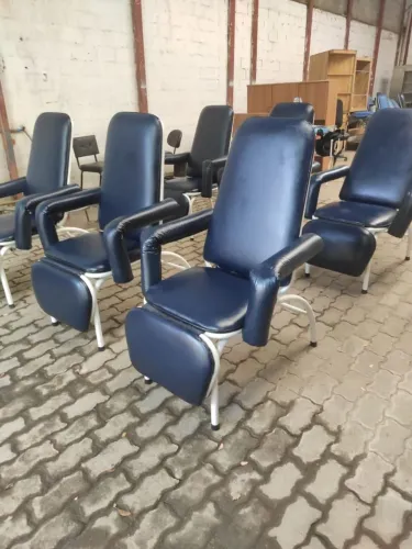 Vendo 11 Poltronas Reclináveis Em Bom Estado <br>ZAP *<br>Valor 450,00 Cada Poltrona 