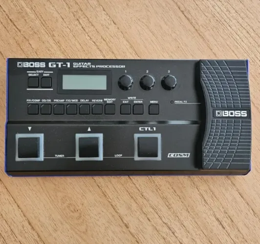 Pedaleira Boss Gt-1 + Fonte Cor Preto