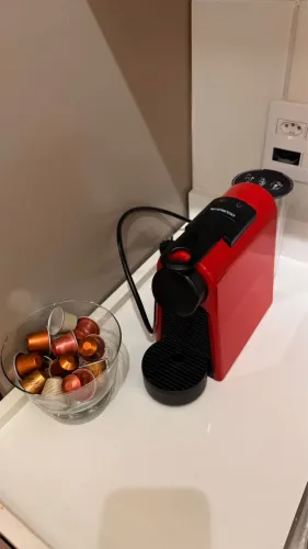 Cafeteira Nespresso Essenza Mini Vermelha + 24 Cápsulas (Pronta para uso!)