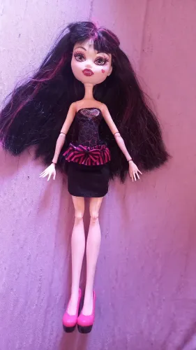 Vendo monster high draculaura usada