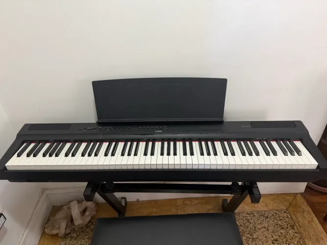 Piano digital portátil Yamaha P-125 da mesma linha P da Yamaha,