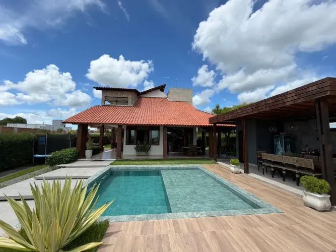 VENDO EXCELENTE CASA com 550m² - com 05 suítes no condomínio lagos - Gurinhém - PB