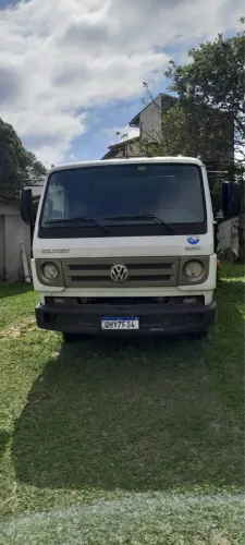 Vendo Caminhão com carroceria 8.160 DRC 5x2