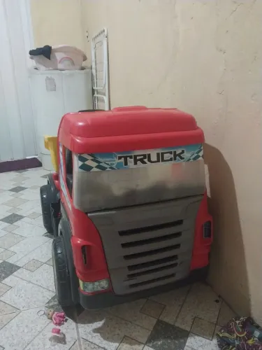 Caminhão pra criança, com pedalo