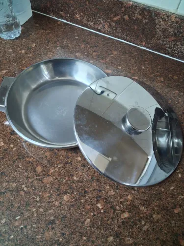 Bandeja em aço inox com tampa