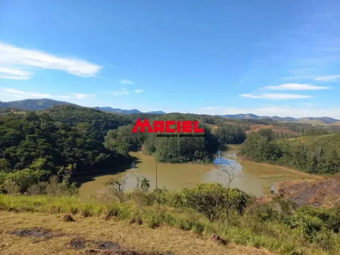 Chácara Escriturada em Paraibuna - 4.610 m² - Vista para a represa