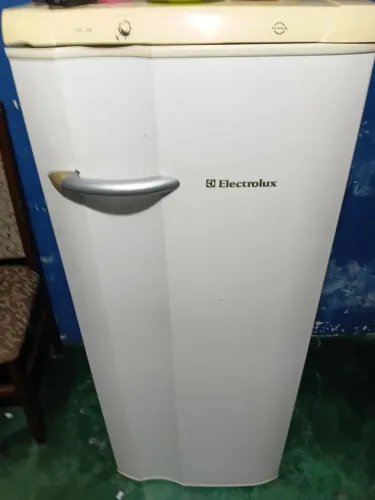 Vendo geladeira barata pra sair rápido!