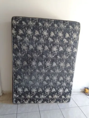 Cama de casal ótimo estado