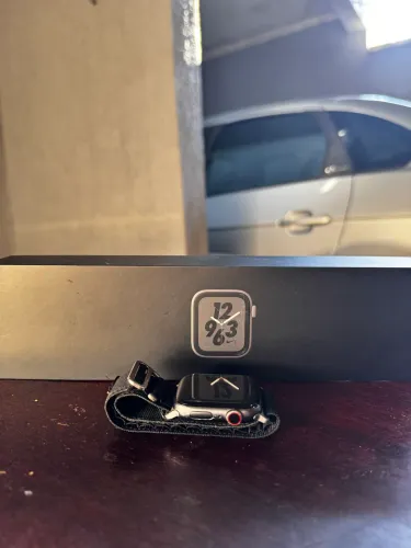 Apple Watch Series 4 Nike+ Edition 44mm (Celular + GPS) - Completo na Caixa!