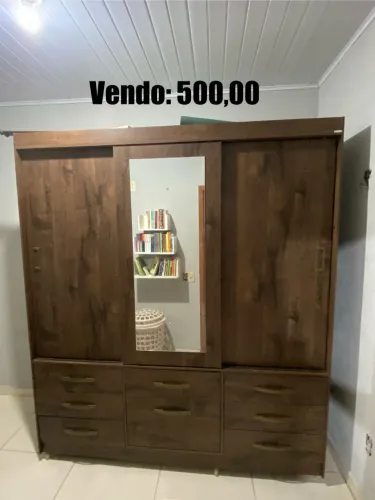 Guarda roupa semi novo