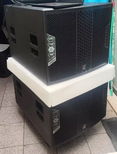 Vendo par de sub grave staner BK 718sb