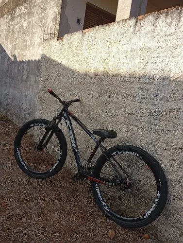 Vende-se bicicleta KSW c/freio hidráulico, barbada