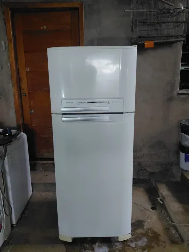Vendo Geladeira Electrolux 400Litros, 220Volts, FrostFree e Com 3 Meses de Garantia