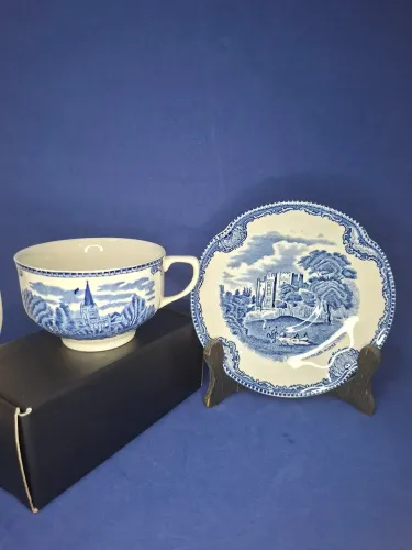 Xícara inglesa em porcelana