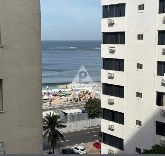 Apartamento proximo a praia, em rua tranquila em Copacabana