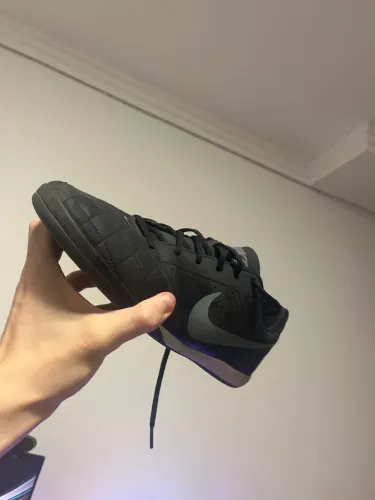Tênis de futsal Nike - Tamanho 43