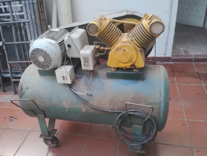 Compressor 100 litros 220w 7CV