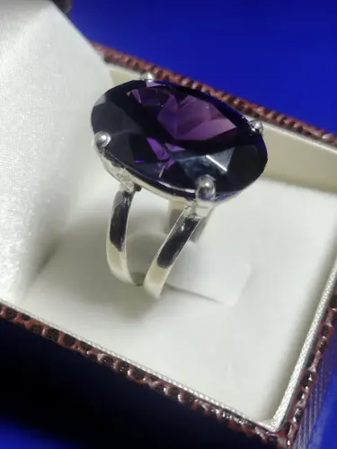Anel Ametista Zircônia Lilás Prata 950 Pedra Zircônia 15 mm x 20 mm Peso 13 Gramas