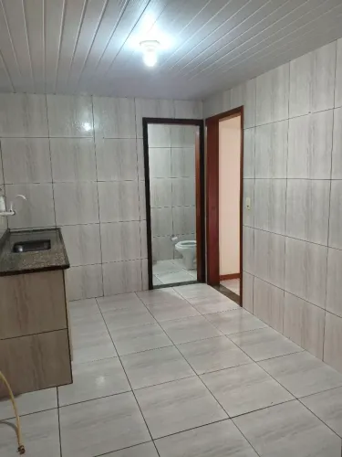 Alugo casa tipo apto com varanda e área