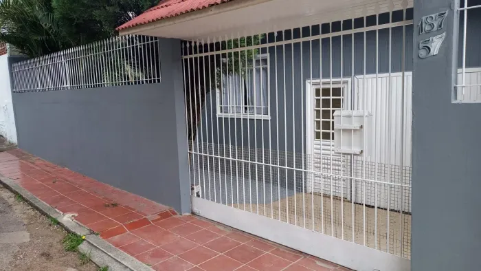 ALUGO CASA NO BAIRRO DO PORTÃO