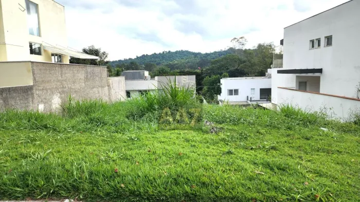 Terreno em Condomínio Golf Village na Granja Viana - SP 500m2 - com Projeto Aprovado
