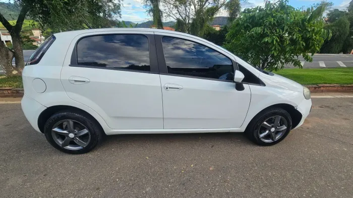 Fiat Punto Attractive 1.4 Fire Flex 8V 5P 2013