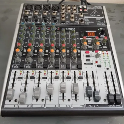 Mesa De Som Behringer Xenyx 1204usb 8 Canais 