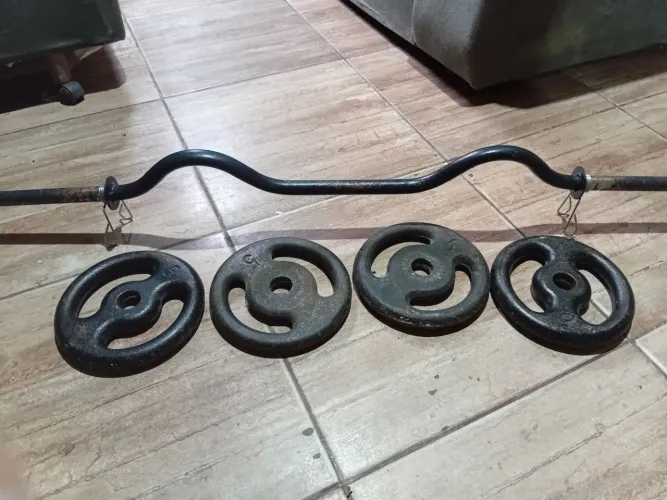 2 pares de anilhas 5kl + barra w + para de precilias