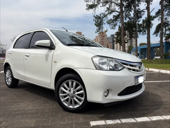 Toyota Etios XLS 1.5 Flex 16V 5P Mec. 2014