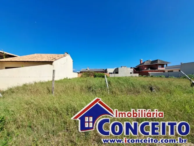 T210 - Ótimo terreno a 50 metros do mar localizado no Balneário Presidente