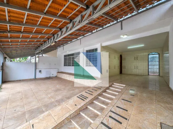 OPORTUNIDADE NO GUARÁ II Sobrado com Habite-se na QE 24  Espaço, Potencial e Documentação 