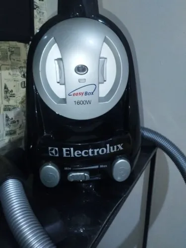 Aspirador de Pó Electrolux Easy Box 1600W