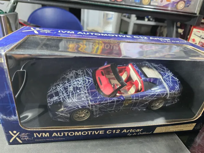 Miniatura 1:18 Autoart artcar corvete C12 artista Jo Ortland muito rara