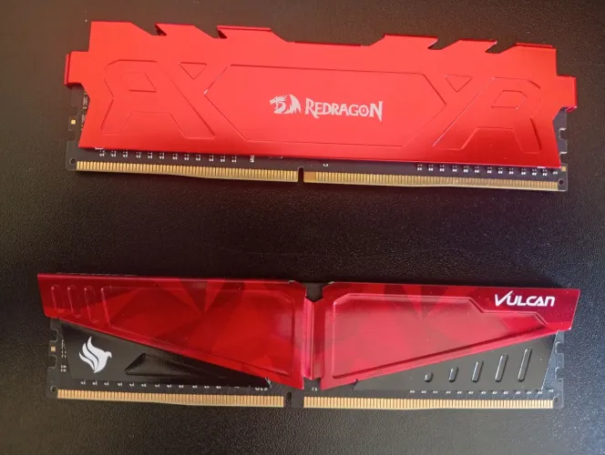 Vendo ou troco. Memorias Ram, DDR4. Duas memórias de 8gbs. 3000MHZ, 3200MHZ