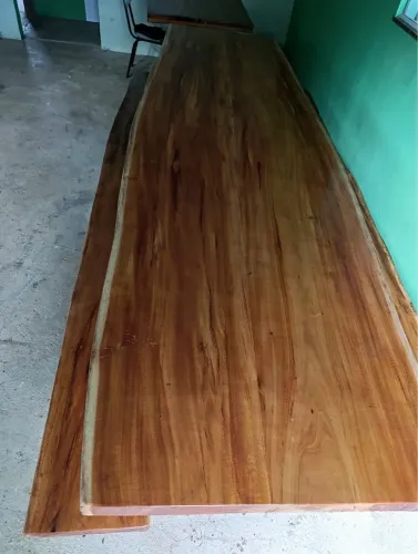 Mesa de madeira rústica