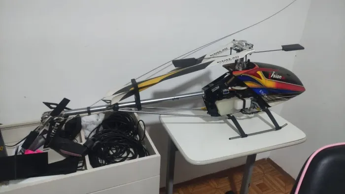 Helicóptero a combustão
