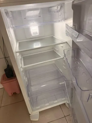 Vende se geladeira 