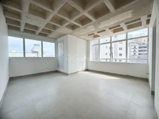 VENDA DE SALA COMERCIAL EM CENTRO MÉDICO RECÉM CONSTRUÍDO NO CENTRO DE FLORIANÓPOLIS