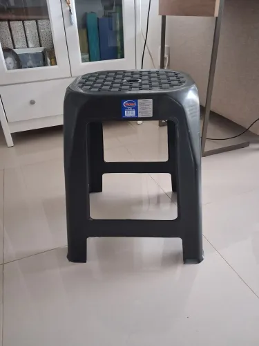 Banqueta/branquinho de plástico preto