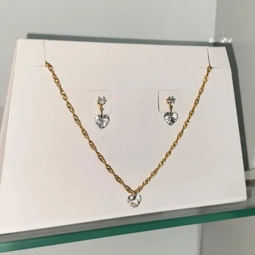 Conjunto (brinco e colar) folheados a ouro 18k + pedra zircônia