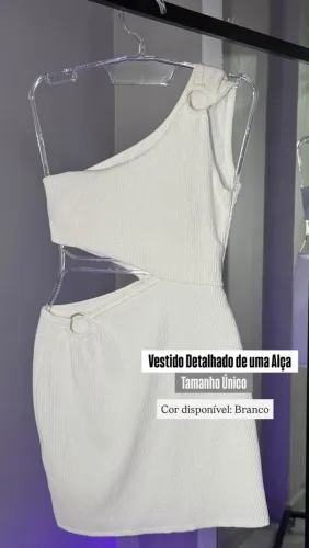 Vestido detalhado de uma alça
